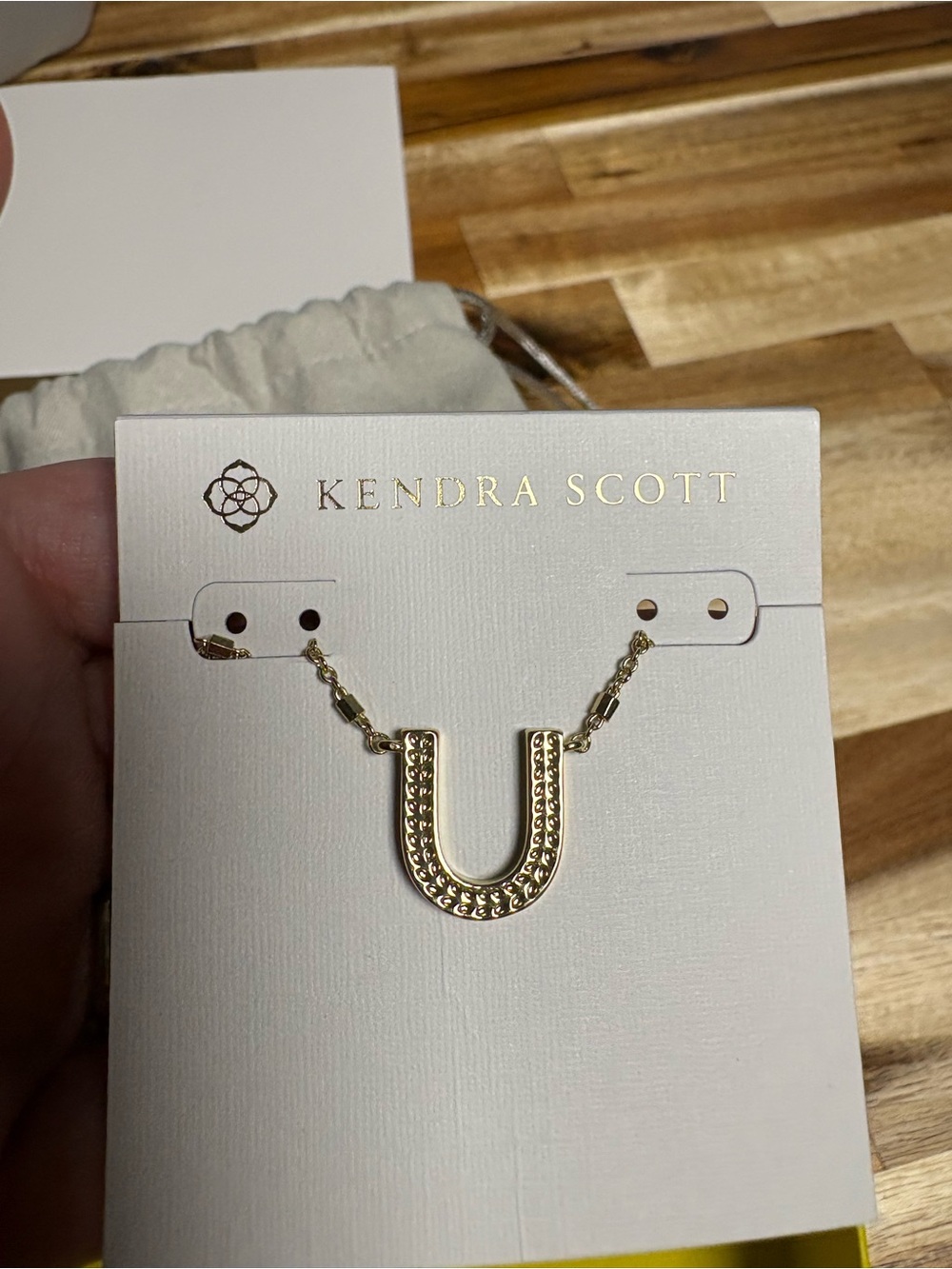 NWT Kendra Scott Gold Letter U Pendant Necklace - Picture 2 of 8